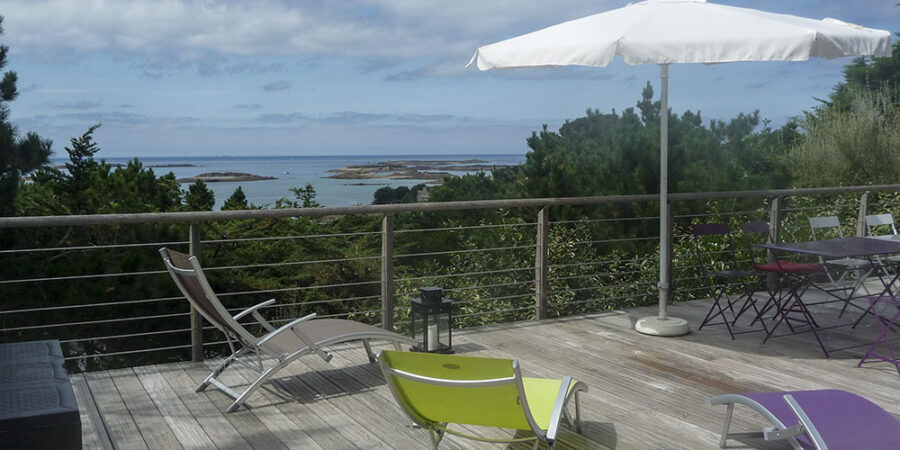 La terrasse avec vue sur la plage de Goaz Treiz à Trébeurden